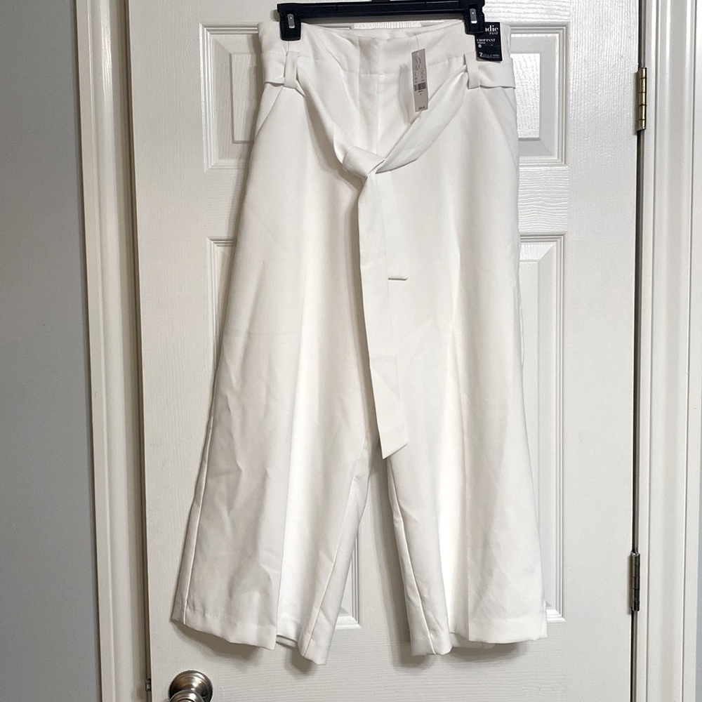 Madie crop pant. Stretch. Size 8